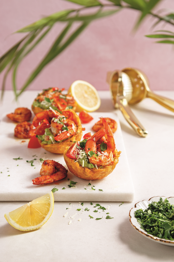 Coupelles de Plantains Croustillants Garnies de Guacamole et de Crevettes : Une Explosion de Saveurs Créoles
